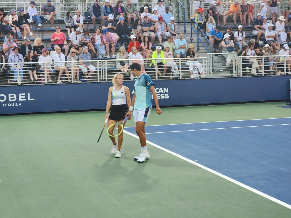 Marcelo Melo and Katerina Siniakova playing mixed doubles