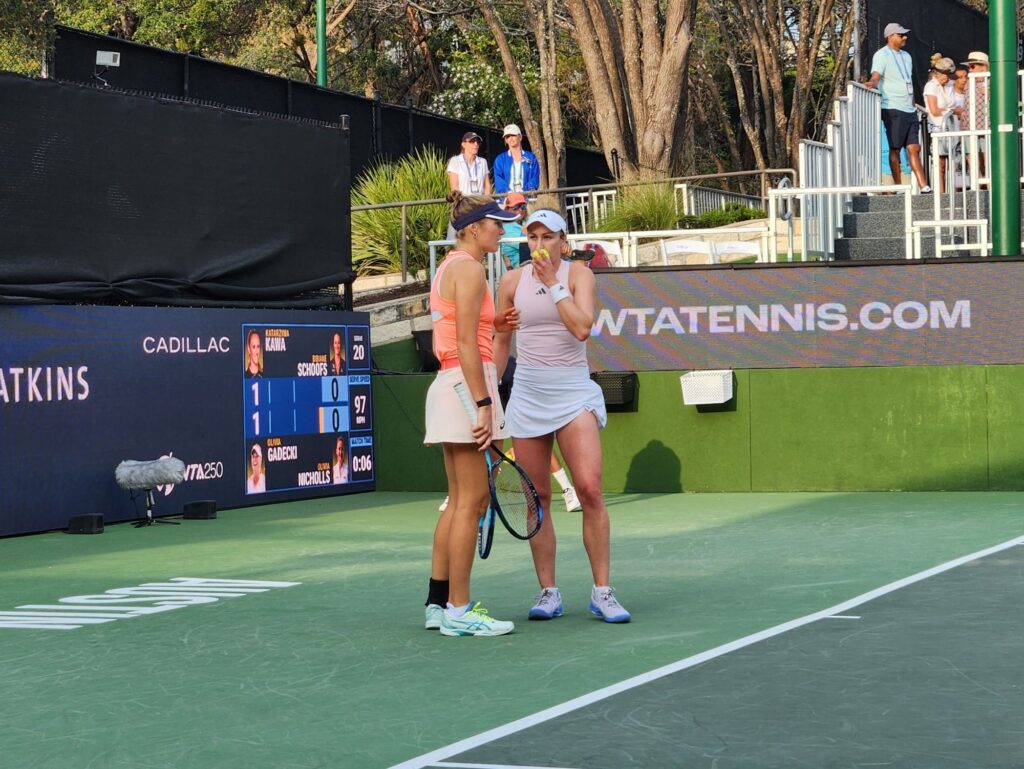 Olivia Gadecki playing tennis with the Yonex Ezone